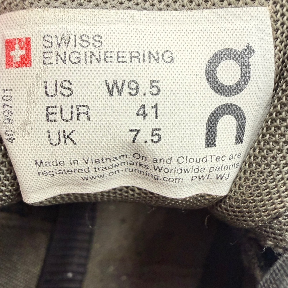 On Cloudswift Running Shoes Size 9.5 Black Minimalist Athleisure Sneaker - Picture 7 of 7